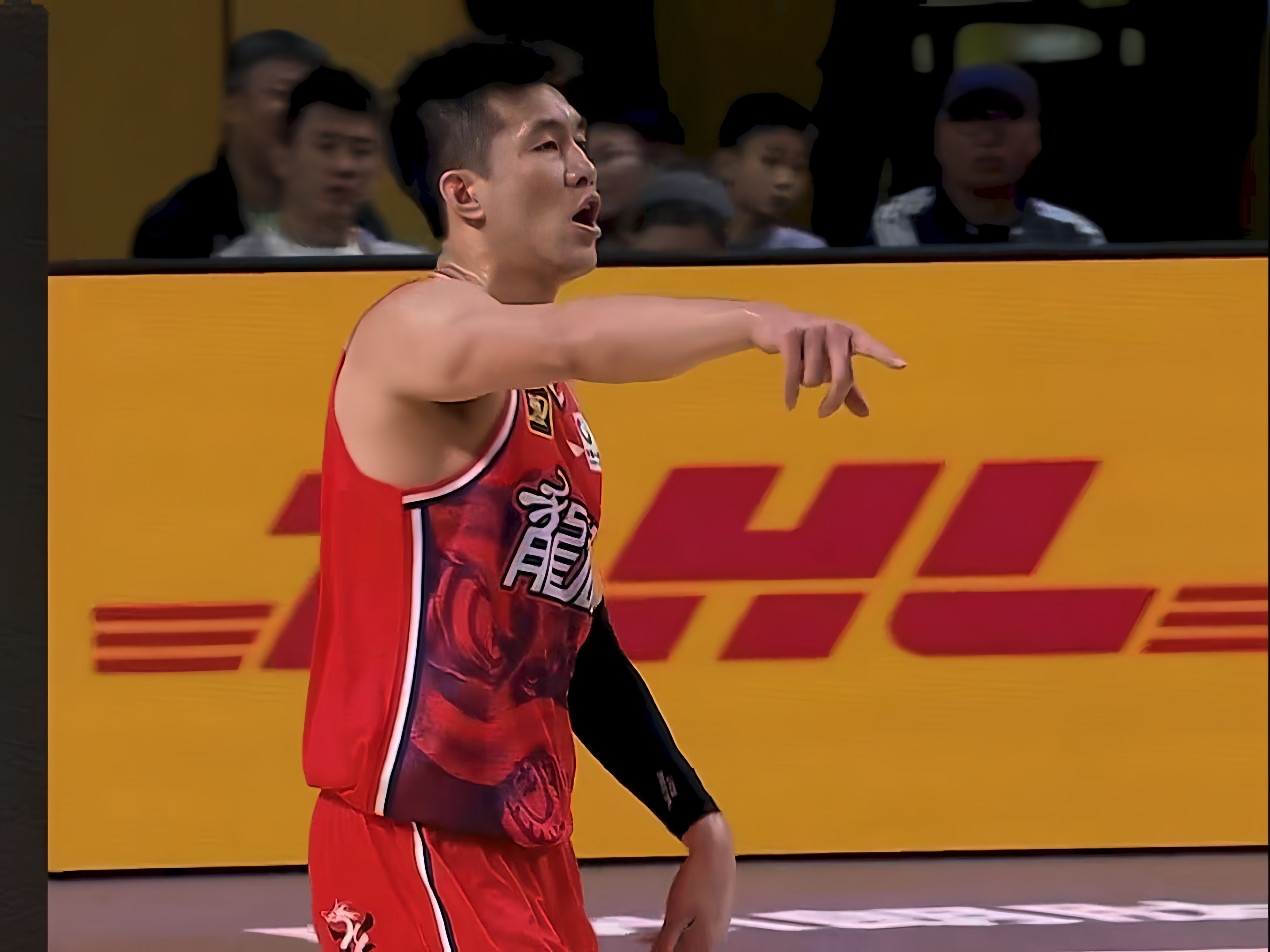 浙江队鏖战福建队,郭艾伦状态火热 浙江队鏖战福建队,郭艾伦状态火热