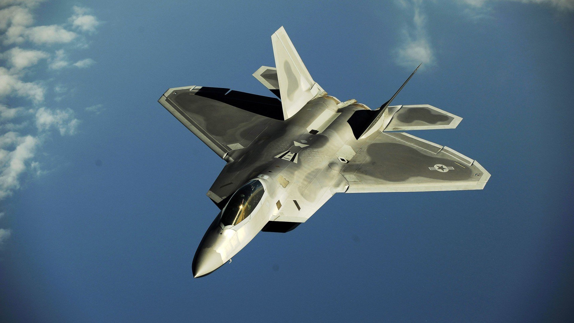 莱奥关键一击定乾坤，洪都拉斯客场奇迹带走波兰